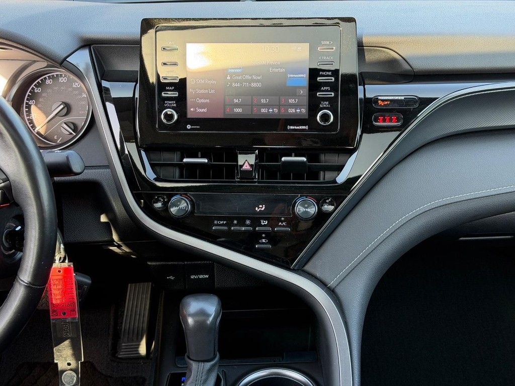 Toyota Camry Vehicle Full-screen Gallery Image 14