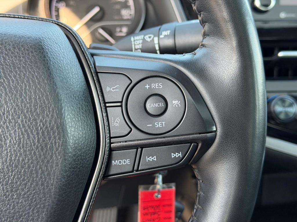 Toyota Camry Vehicle Full-screen Gallery Image 19