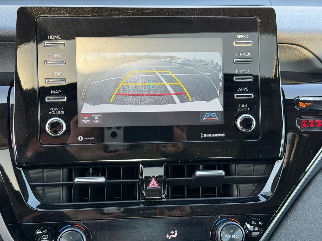 Toyota Camry Vehicle Full-screen Gallery Image 22