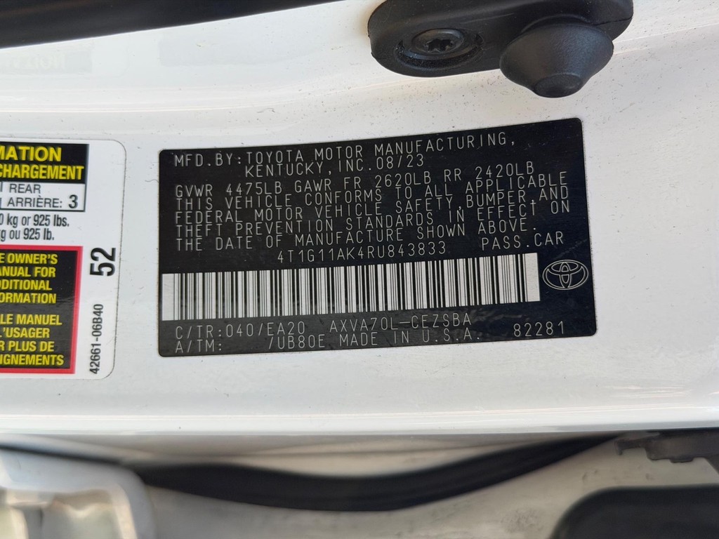 Toyota Camry Vehicle Full-screen Gallery Image 24