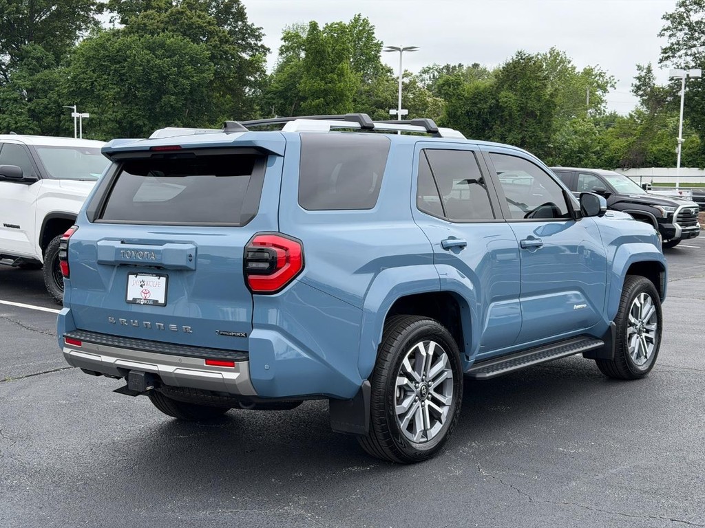 Toyota 4Runner Vehicle Full-screen Gallery Image 03