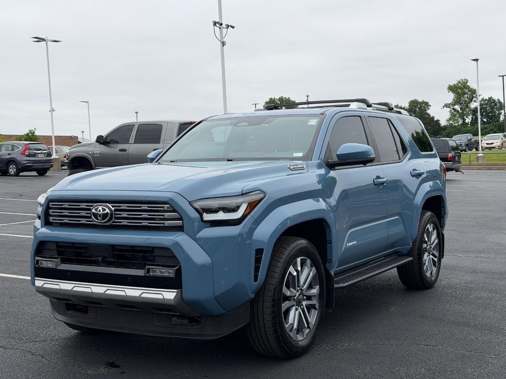 Toyota 4Runner Vehicle Full-screen Gallery Image 08