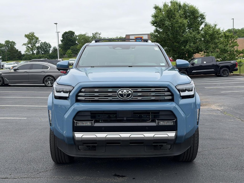 Toyota 4Runner Vehicle Full-screen Gallery Image 09
