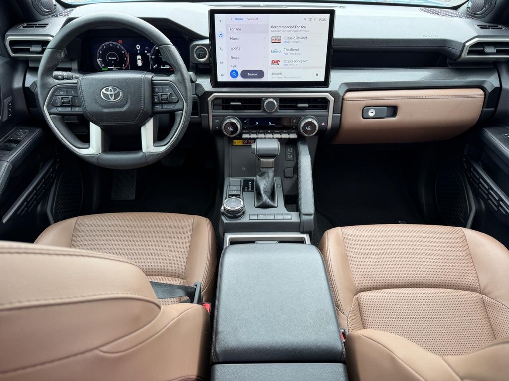 Toyota 4Runner Vehicle Full-screen Gallery Image 11
