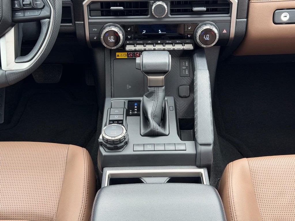 Toyota 4Runner Vehicle Full-screen Gallery Image 14