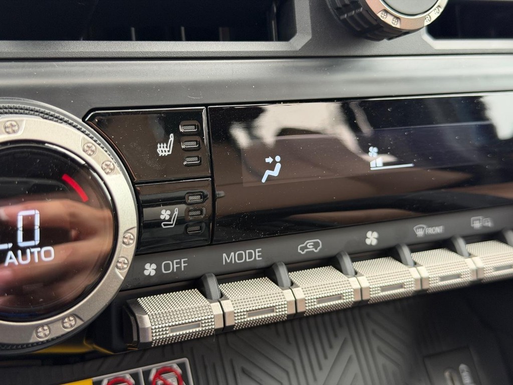 Toyota 4Runner Vehicle Full-screen Gallery Image 23