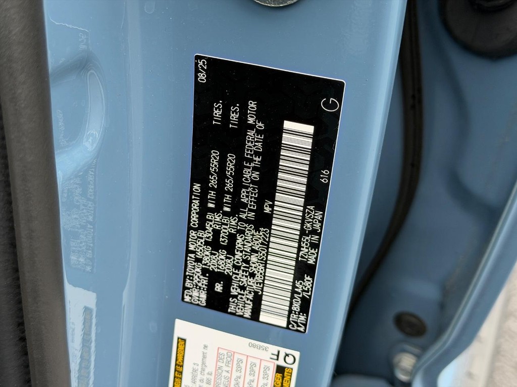 Toyota 4Runner Vehicle Full-screen Gallery Image 25