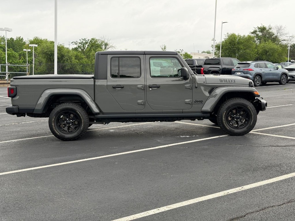 Jeep Gladiator Vehicle Full-screen Gallery Image 02