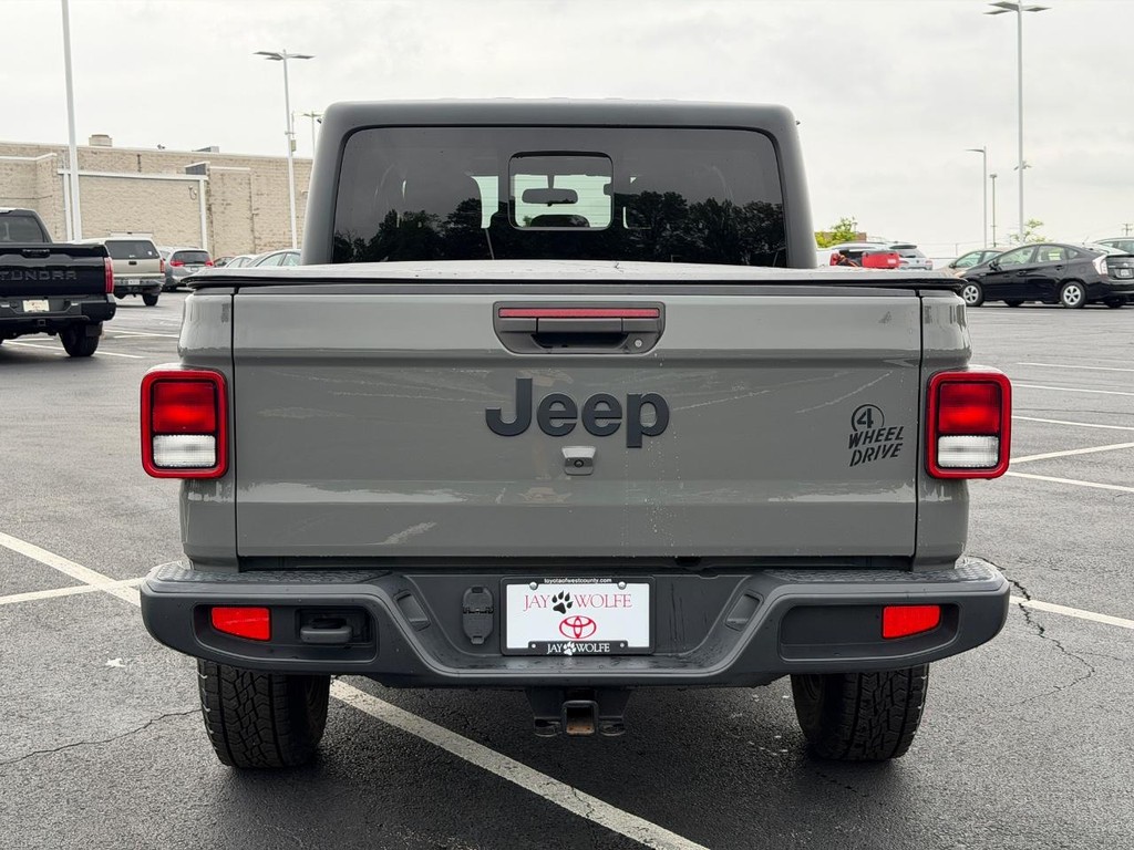 Jeep Gladiator Vehicle Full-screen Gallery Image 04