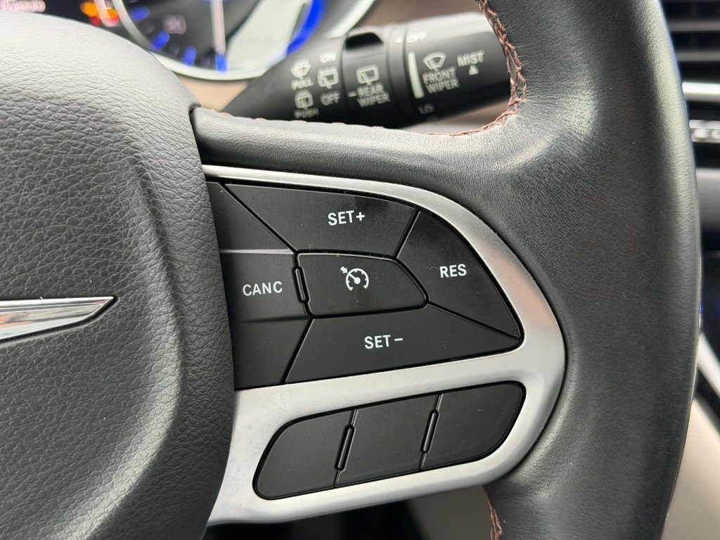 Chrysler Pacifica Vehicle Full-screen Gallery Image 20