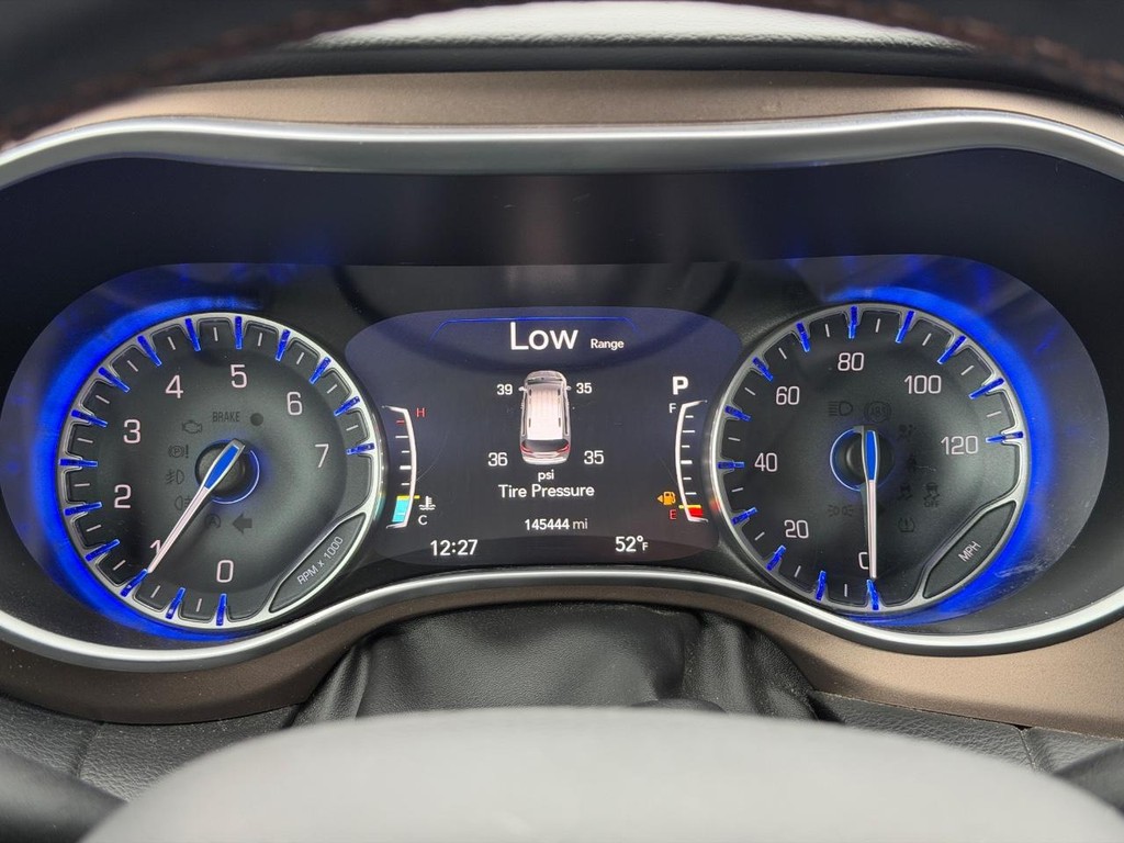 Chrysler Pacifica Vehicle Full-screen Gallery Image 22
