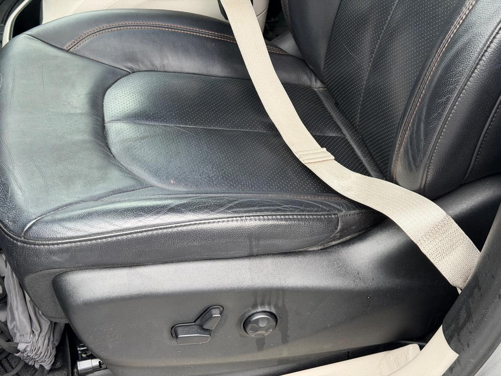 Chrysler Pacifica Vehicle Full-screen Gallery Image 24