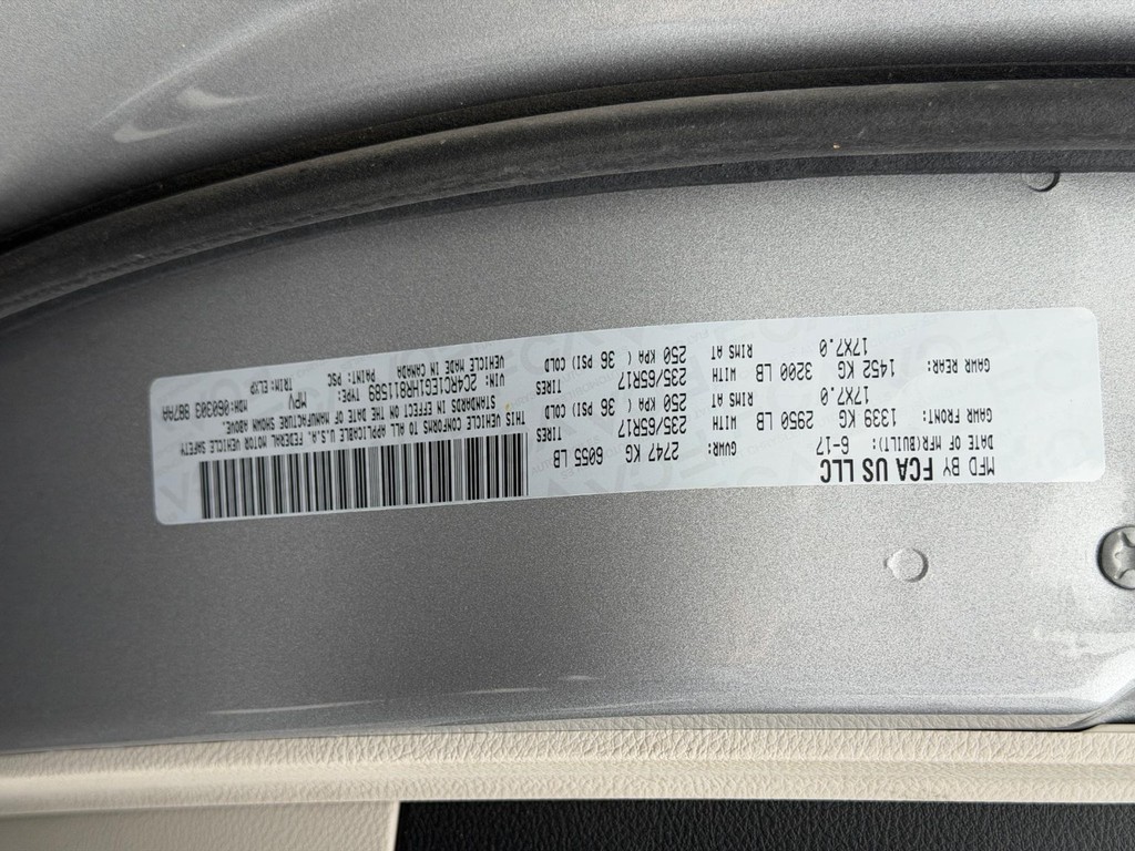 Chrysler Pacifica Vehicle Full-screen Gallery Image 25