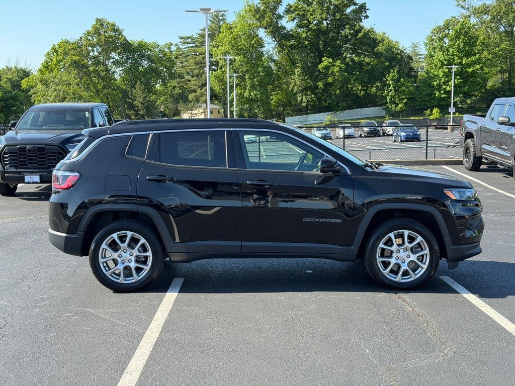 Jeep Compass Vehicle Full-screen Gallery Image 02