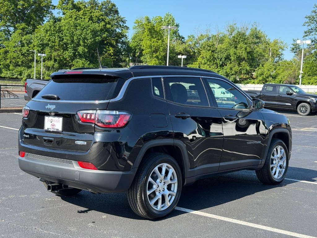 Jeep Compass Vehicle Full-screen Gallery Image 03