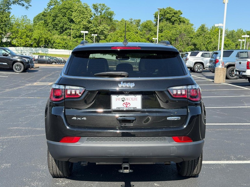 Jeep Compass Vehicle Full-screen Gallery Image 05