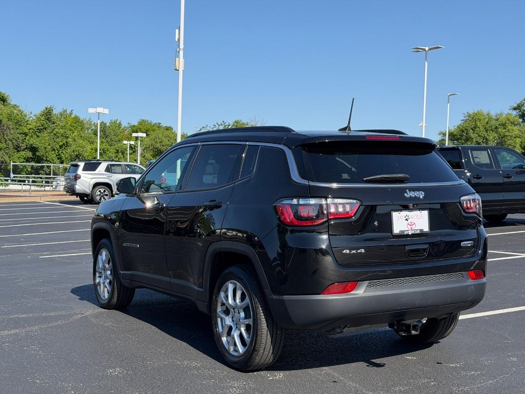 Jeep Compass Vehicle Full-screen Gallery Image 06