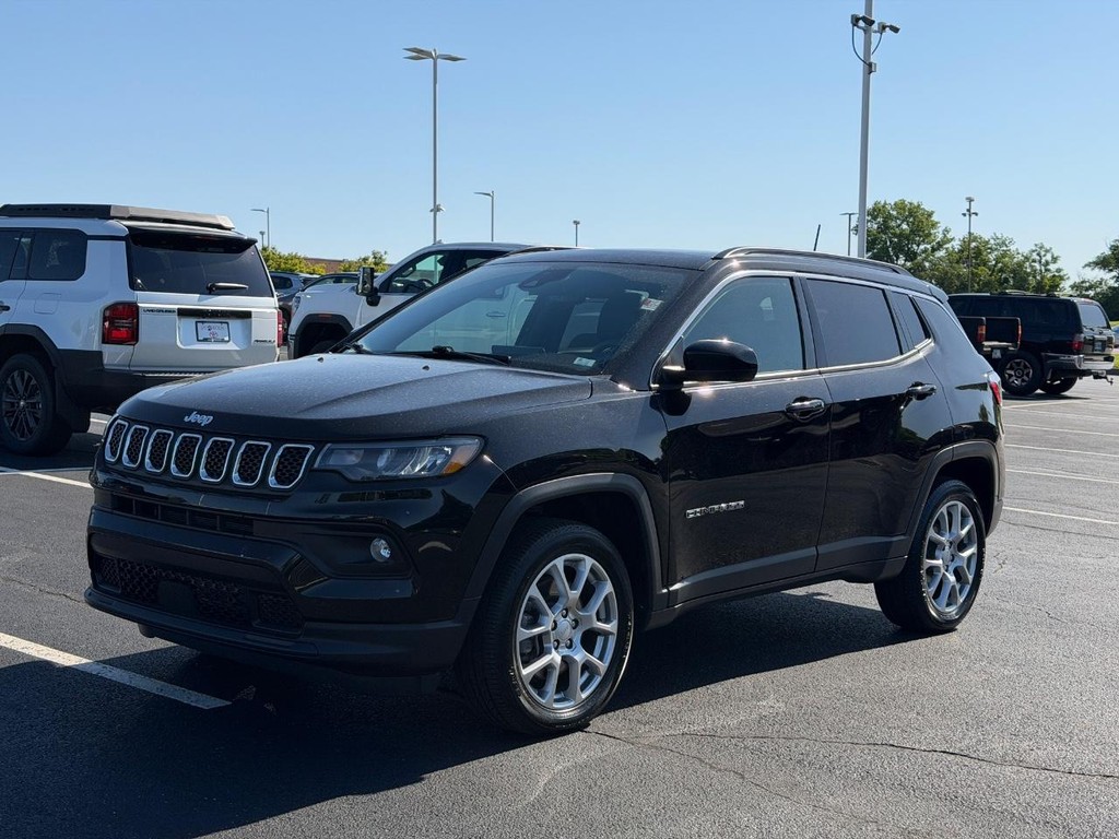 Jeep Compass Vehicle Full-screen Gallery Image 08