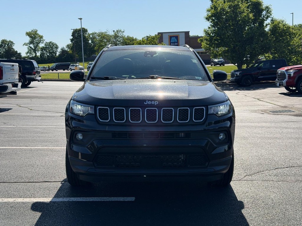 Jeep Compass Vehicle Full-screen Gallery Image 09
