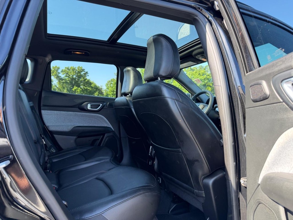 Jeep Compass Vehicle Full-screen Gallery Image 10