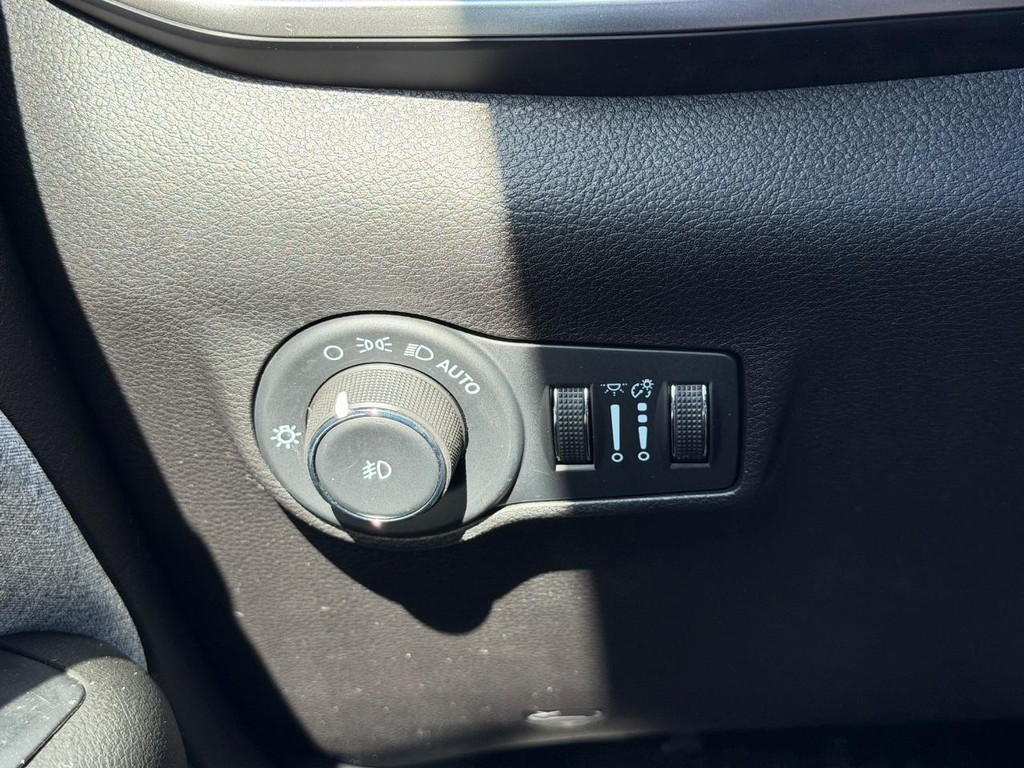 Jeep Compass Vehicle Full-screen Gallery Image 18