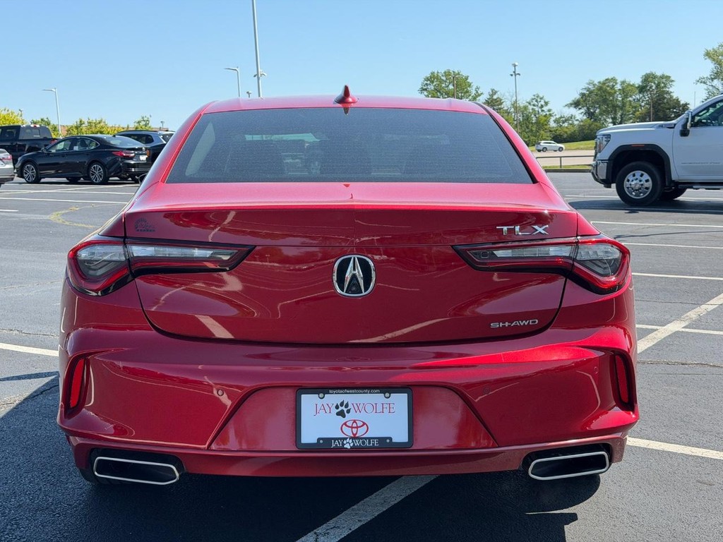 Acura TLX Vehicle Full-screen Gallery Image 05