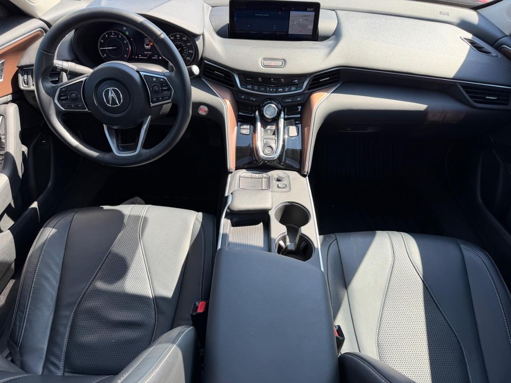 Acura TLX Vehicle Full-screen Gallery Image 11