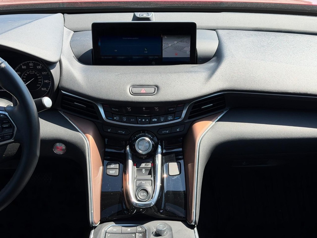 Acura TLX Vehicle Full-screen Gallery Image 13