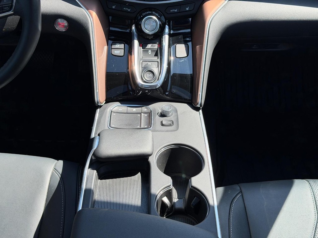 Acura TLX Vehicle Full-screen Gallery Image 14