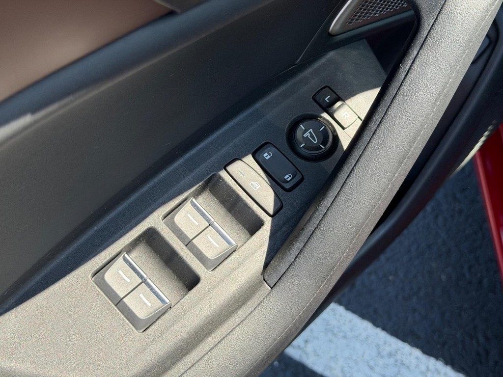 Acura TLX Vehicle Full-screen Gallery Image 15