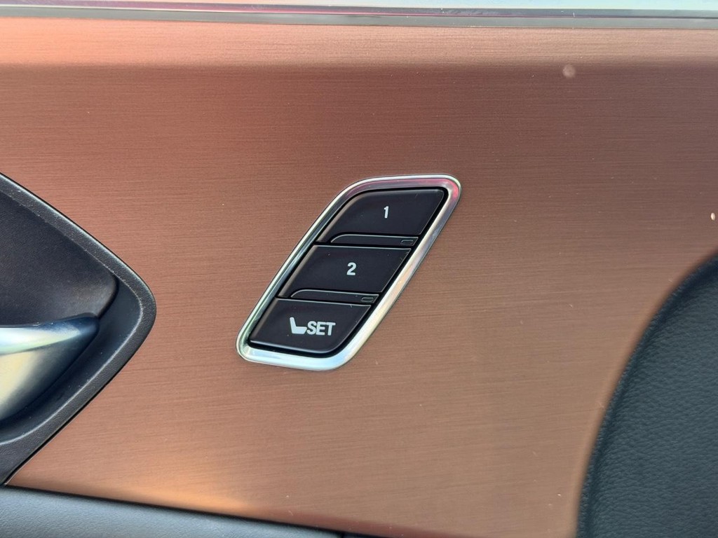 Acura TLX Vehicle Full-screen Gallery Image 16
