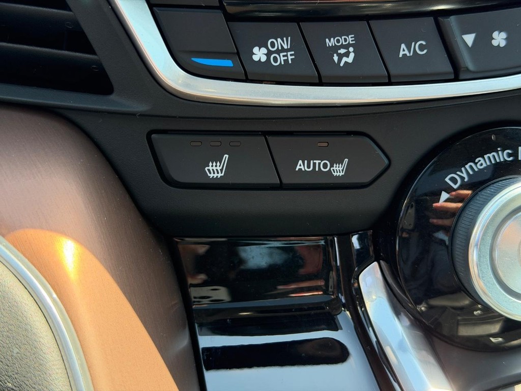 Acura TLX Vehicle Full-screen Gallery Image 23