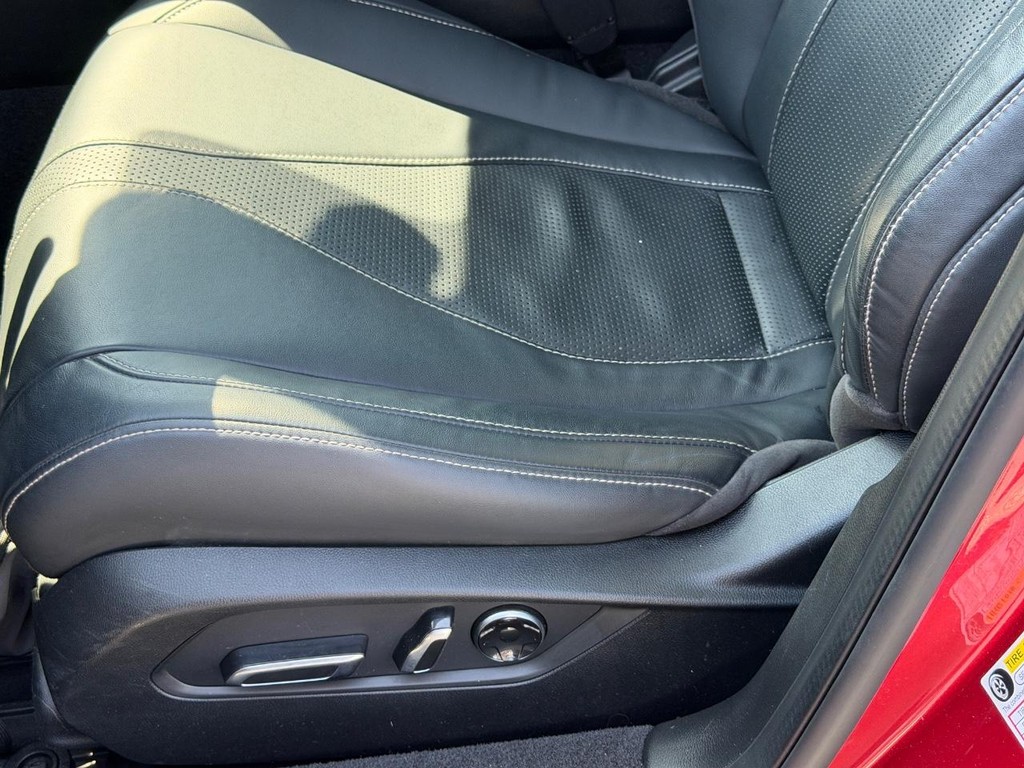 Acura TLX Vehicle Full-screen Gallery Image 24