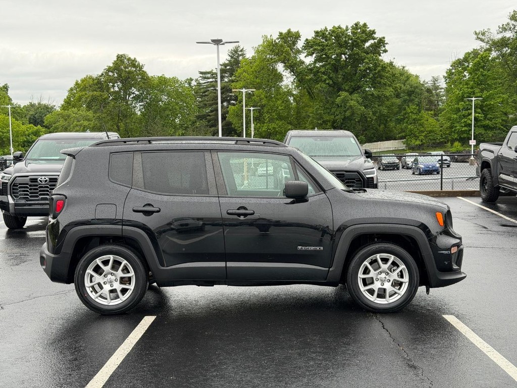 Jeep Renegade Vehicle Full-screen Gallery Image 02