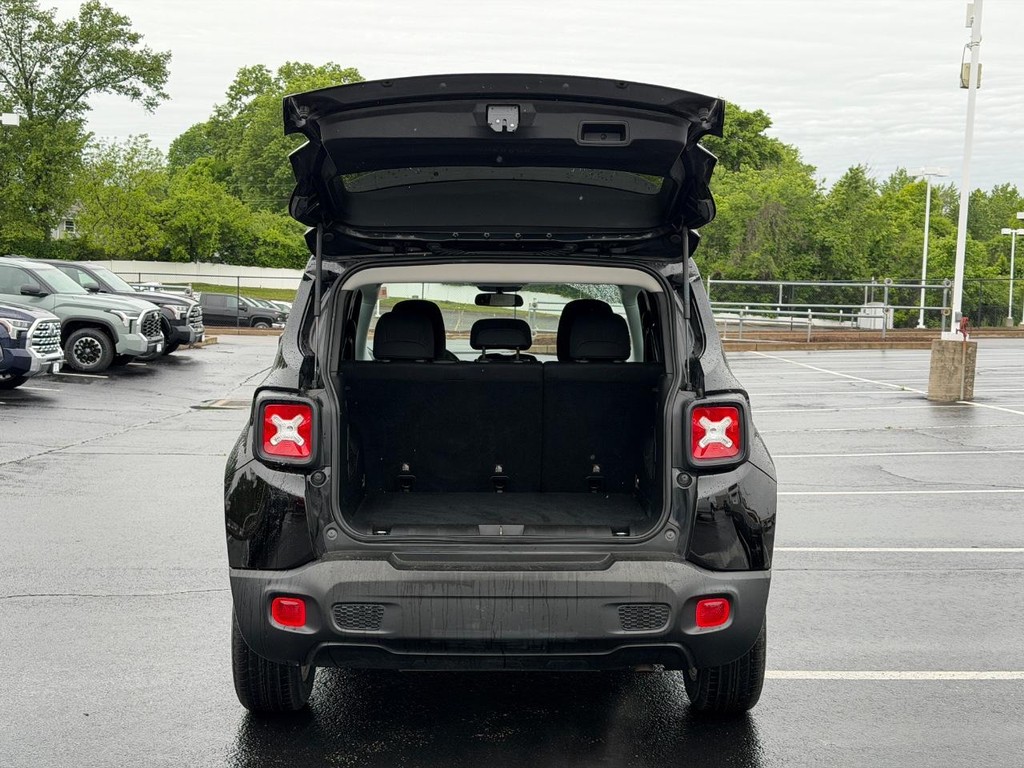 Jeep Renegade Vehicle Full-screen Gallery Image 04