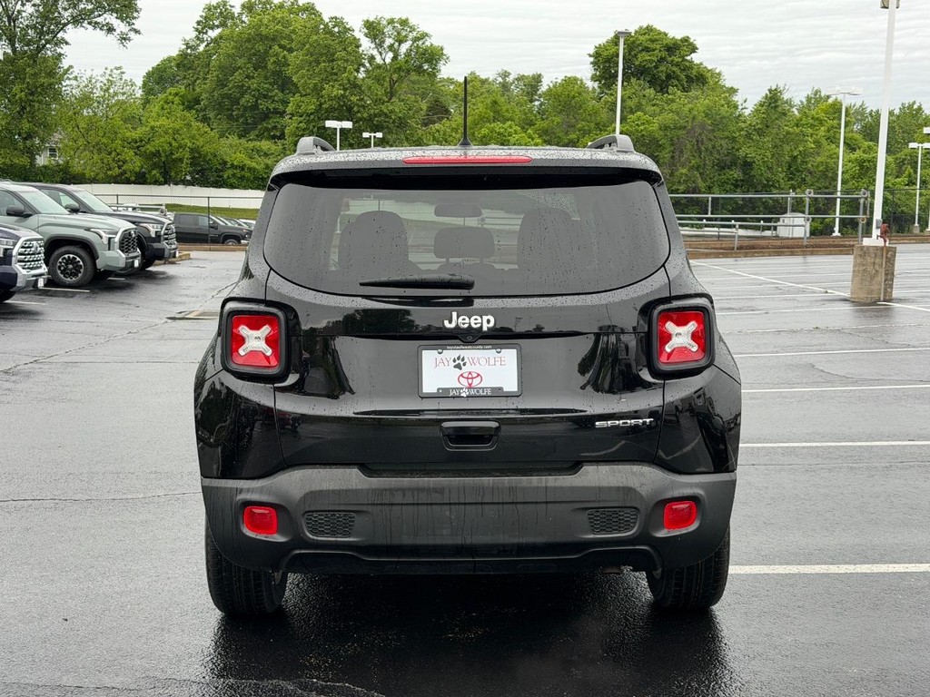 Jeep Renegade Vehicle Full-screen Gallery Image 05
