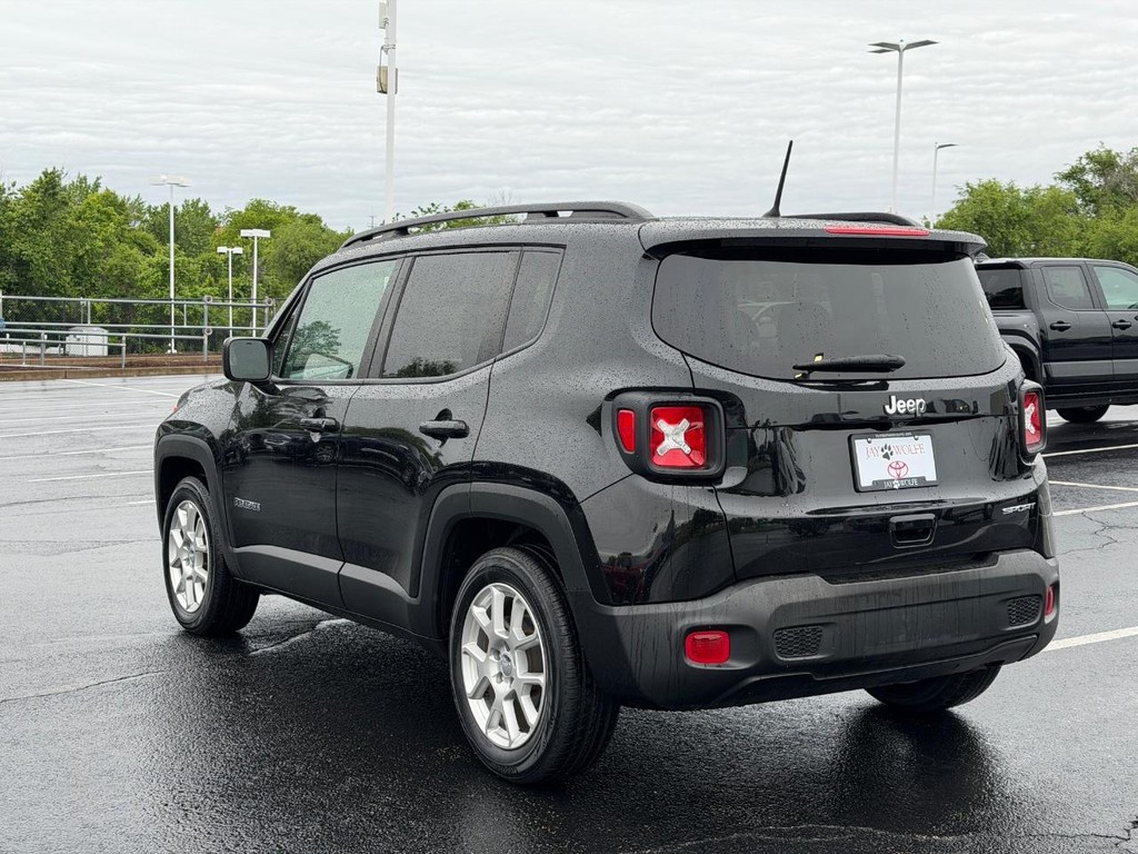 Jeep Renegade Vehicle Full-screen Gallery Image 06