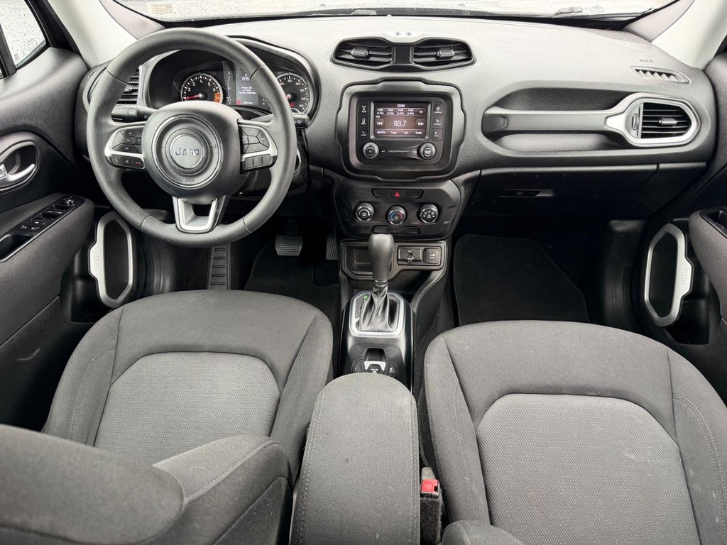Jeep Renegade Vehicle Full-screen Gallery Image 11