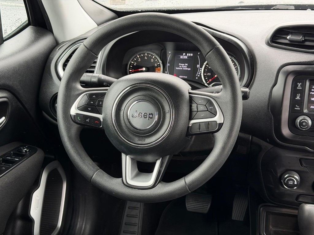 Jeep Renegade Vehicle Full-screen Gallery Image 12