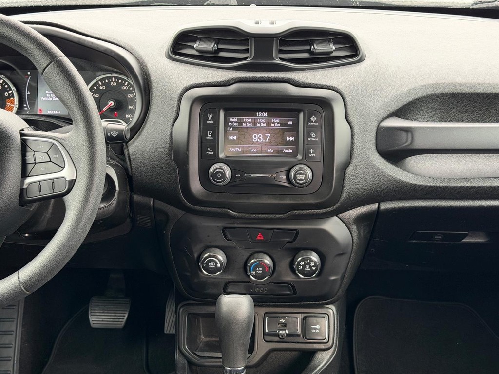 Jeep Renegade Vehicle Full-screen Gallery Image 13