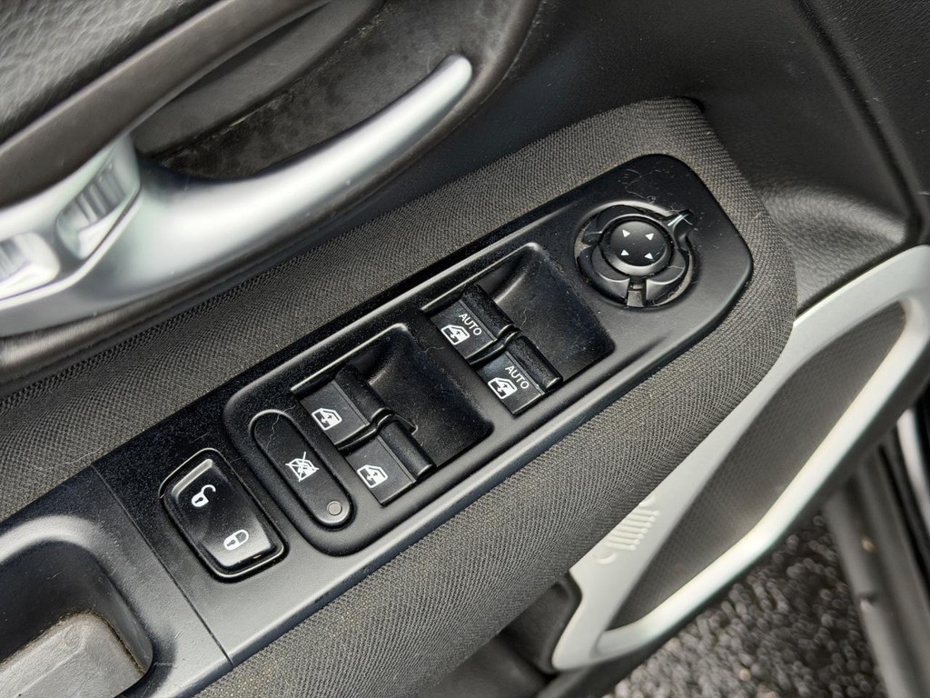Jeep Renegade Vehicle Full-screen Gallery Image 15