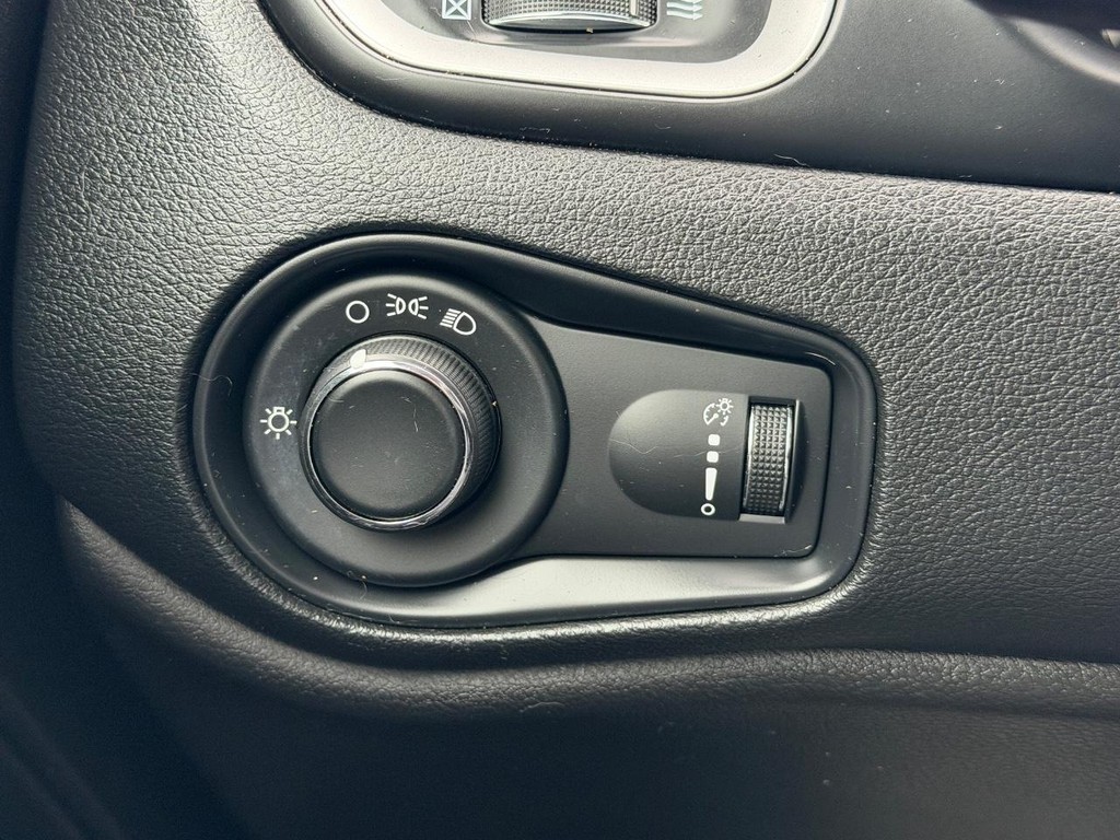 Jeep Renegade Vehicle Full-screen Gallery Image 16