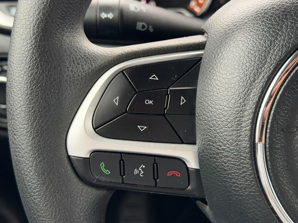 Jeep Renegade Vehicle Full-screen Gallery Image 17