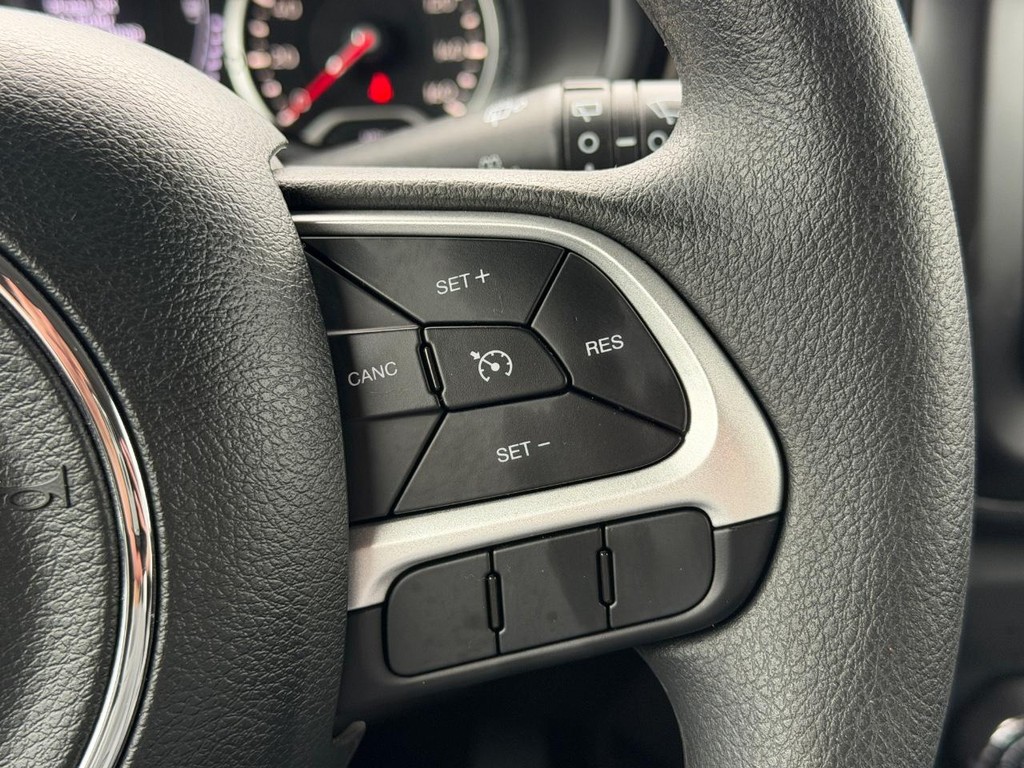 Jeep Renegade Vehicle Full-screen Gallery Image 18