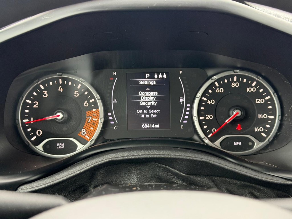 Jeep Renegade Vehicle Full-screen Gallery Image 20