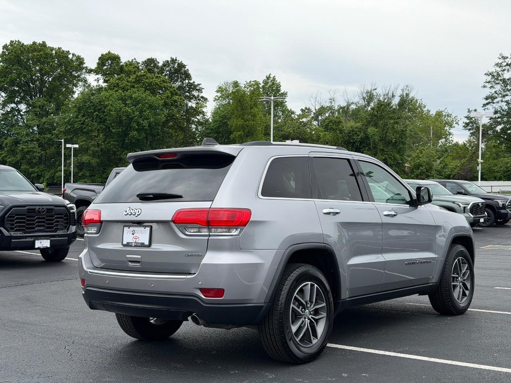 Jeep Grand Cherokee Vehicle Full-screen Gallery Image 03