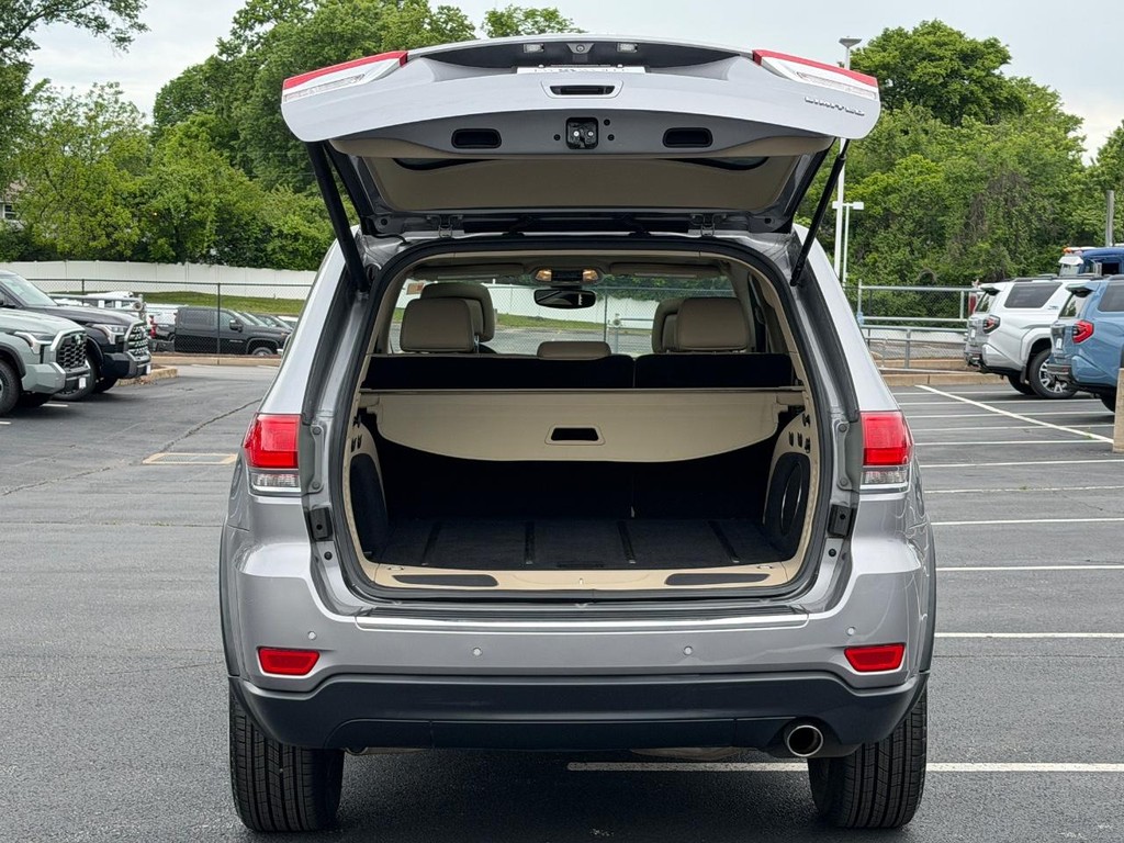 Jeep Grand Cherokee Vehicle Full-screen Gallery Image 04