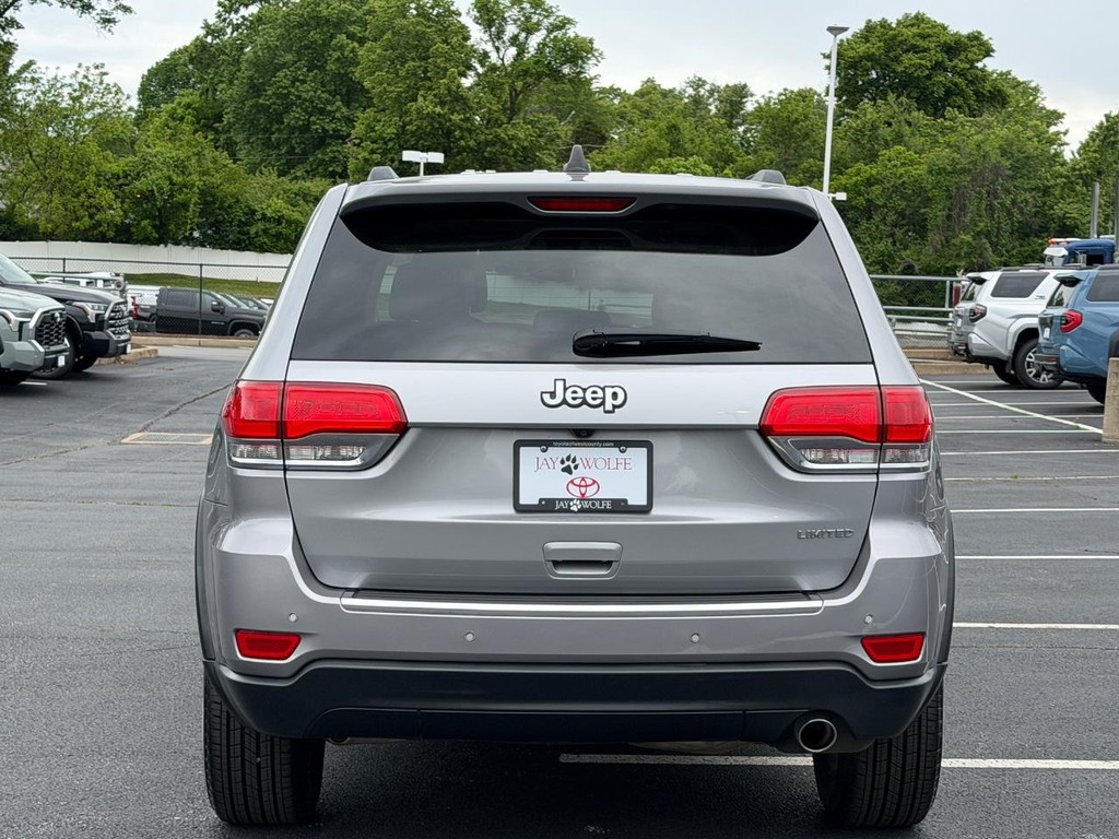 Jeep Grand Cherokee Vehicle Full-screen Gallery Image 05