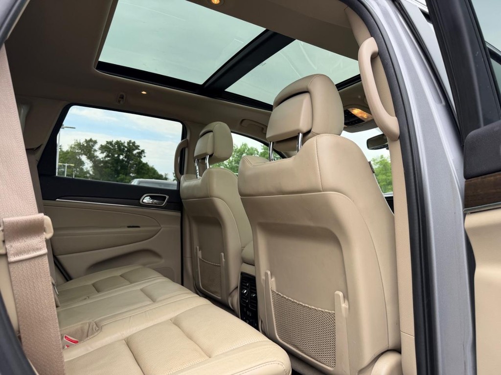 Jeep Grand Cherokee Vehicle Full-screen Gallery Image 10