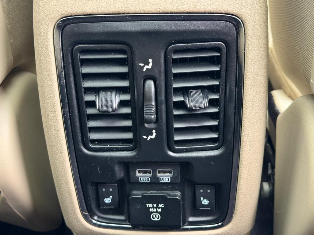 Jeep Grand Cherokee Vehicle Full-screen Gallery Image 15